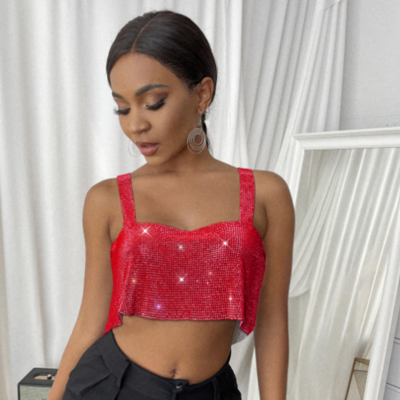 Crop Top Halter Metalizado con Diamantes Rojo